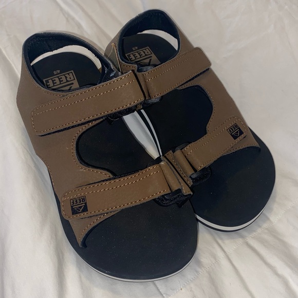 REEF Brown & Black Kid’s Velcro Sandals - Picture 2 of 8